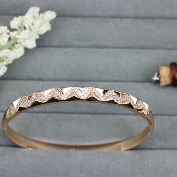 Chic Rose Gold Zigzag Bangle with Crystal Accents, XPBL0569 - Picture 9 of 12